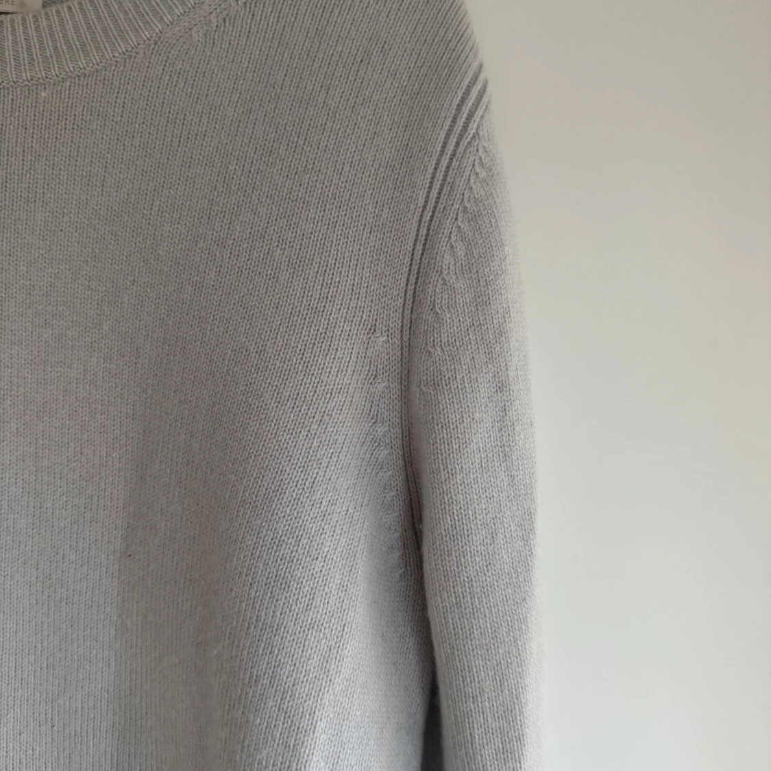 Ljusblå kashmirtröja från COS - 2