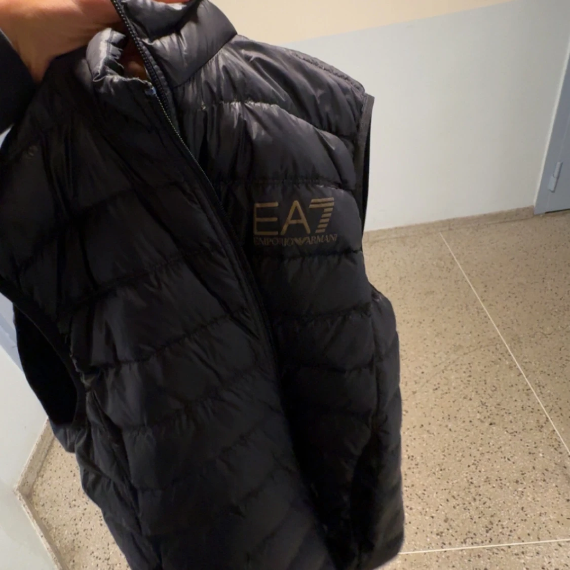 Svart dunväst från EA7 Emporio Armani - 1