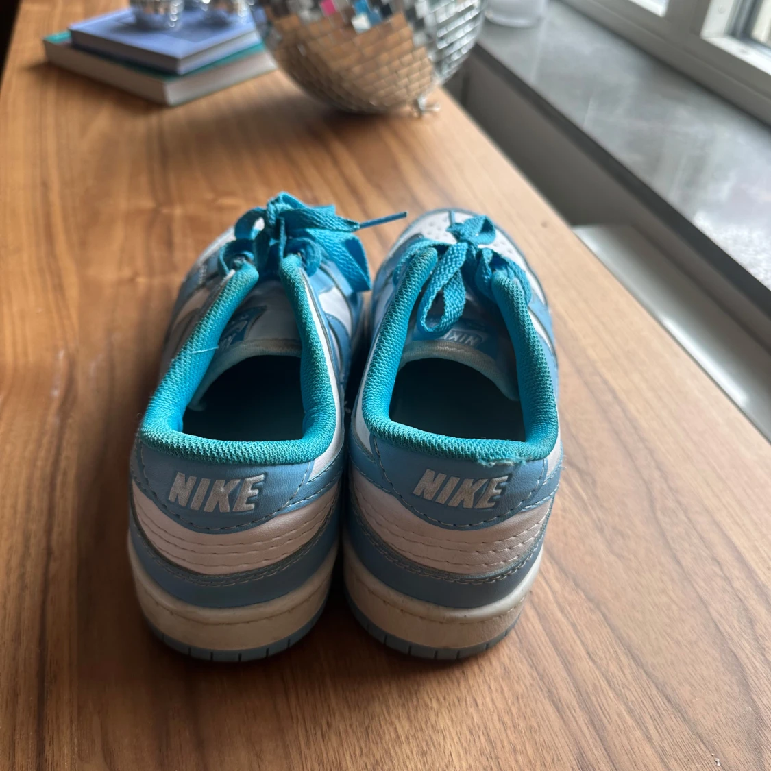 Nike Dunk Low blå och vita sneakers (inte riktiga) - 1