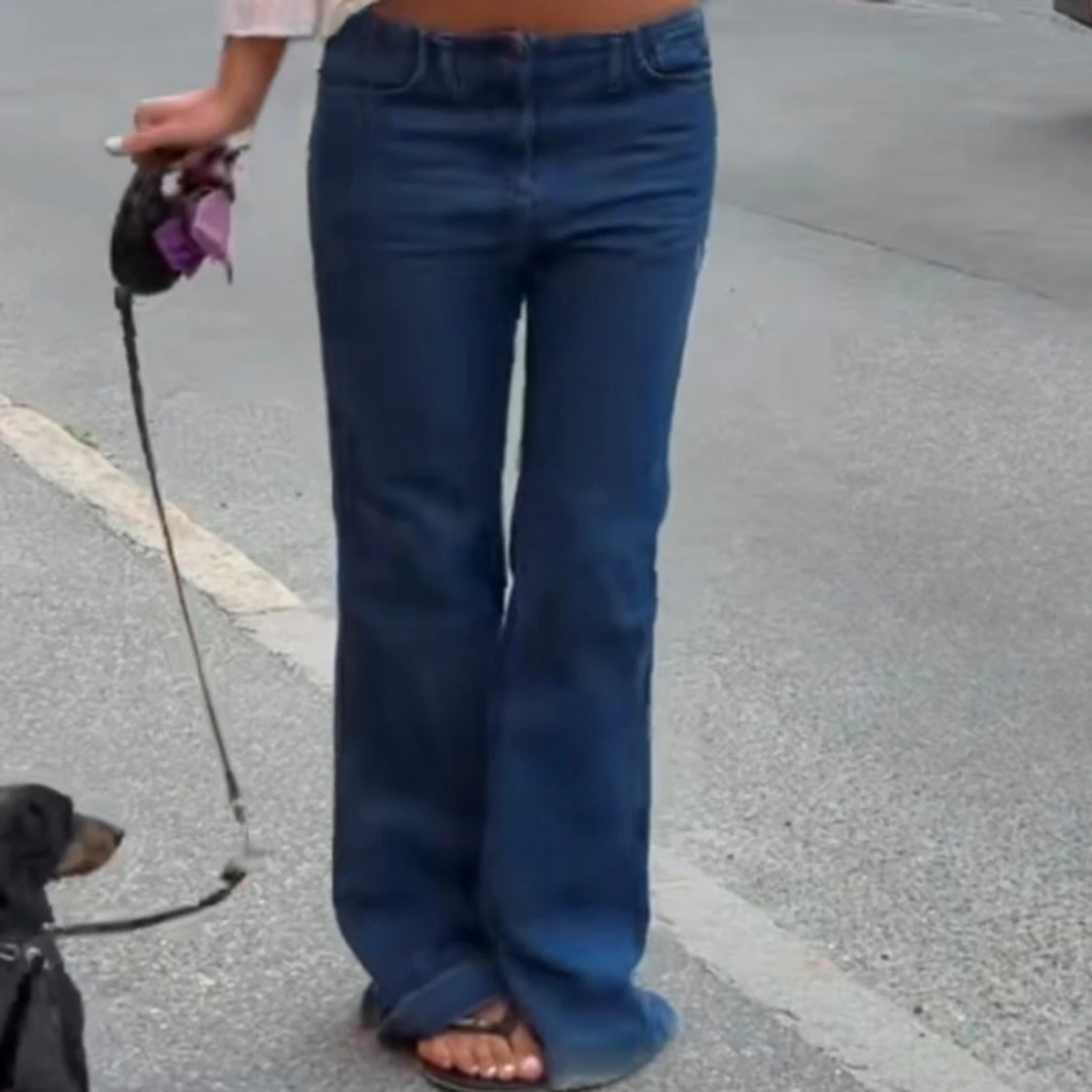 Blå bootcut jeans med låg midja