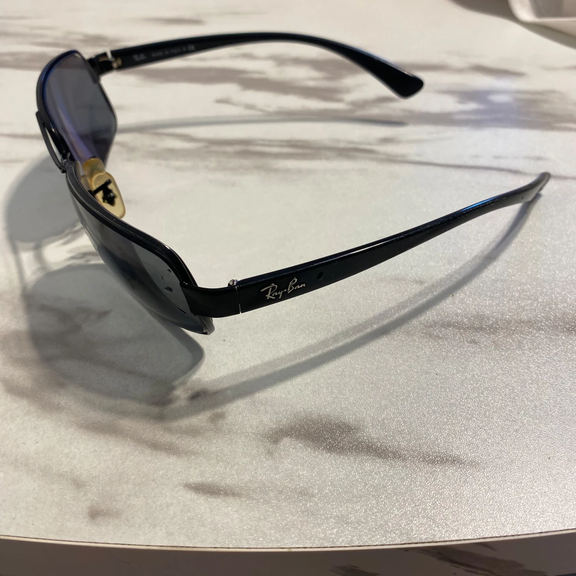 Svarta Ray-Ban solglasögon