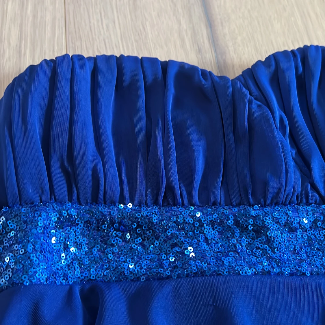 Blå axelbandslös klänning Jeane Blush - 4