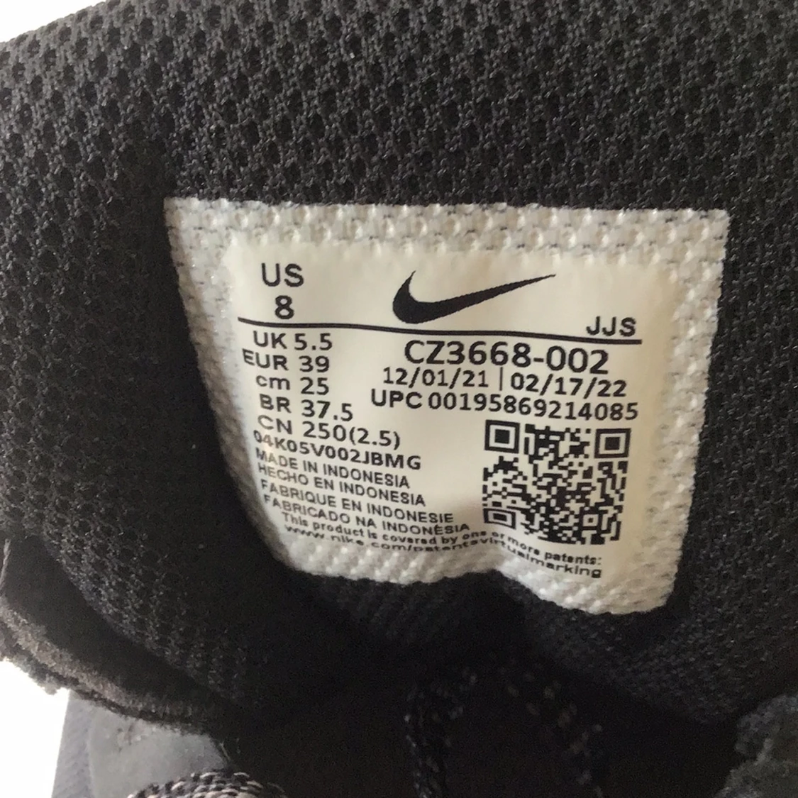 Svarta Nike sneakers med lila swoosh - 4