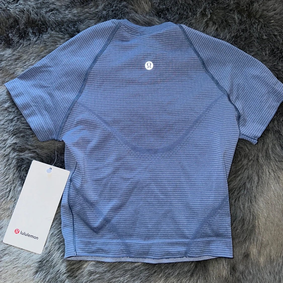 Blå croppad t-shirt från Lululemon - 1
