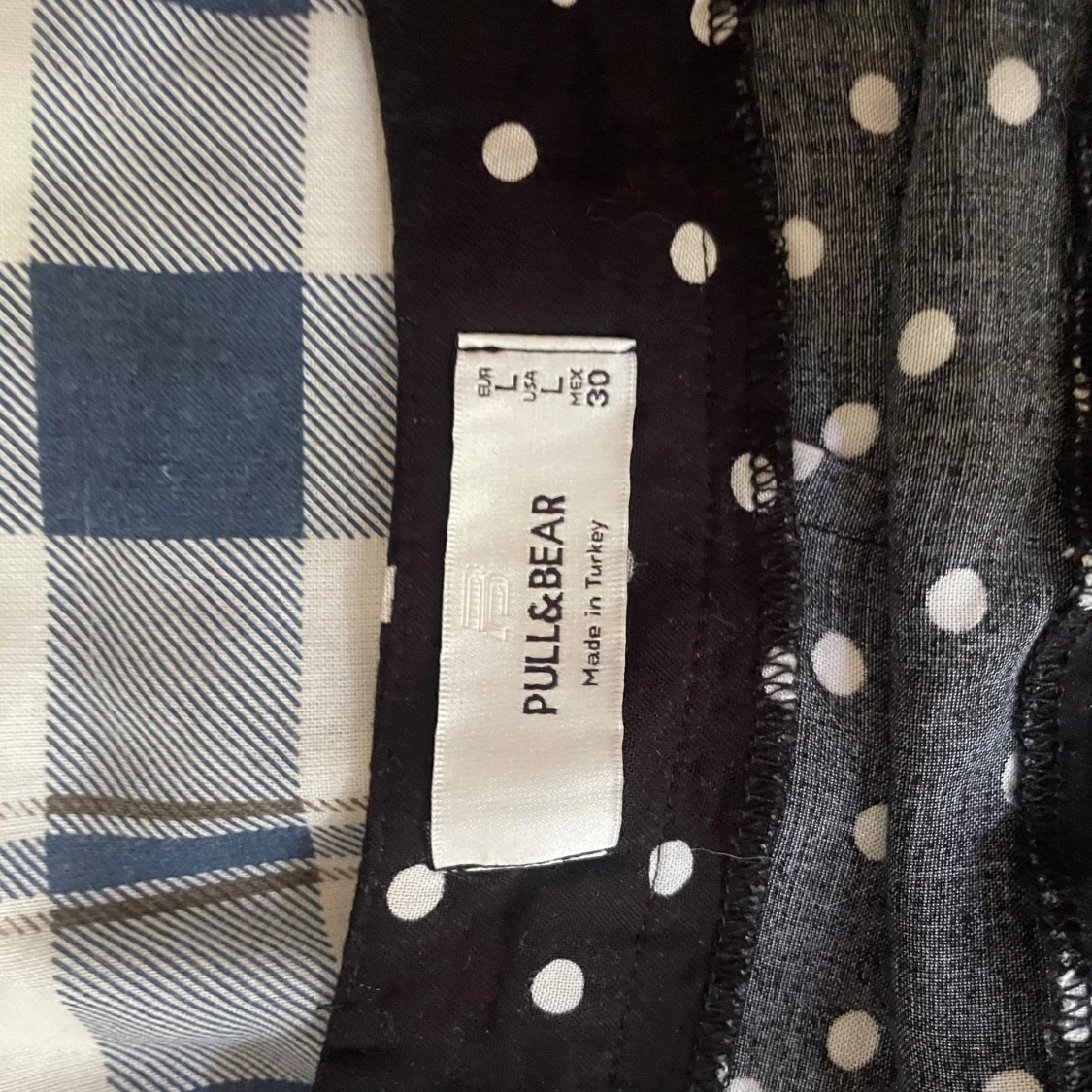 Svart prickig kjol från Pull&Bear - 1