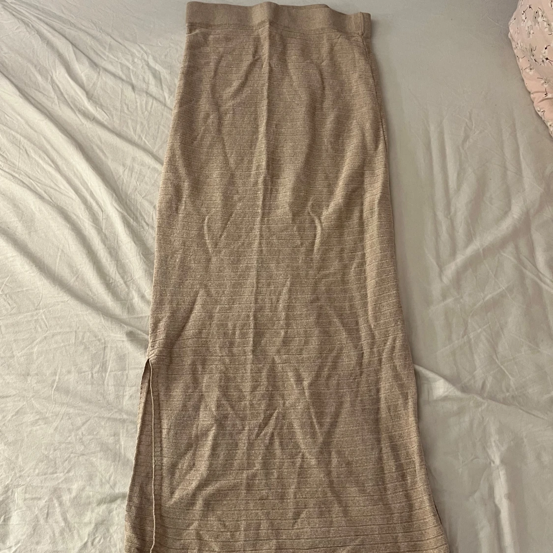 Beige stickad långkjol från KappAhl