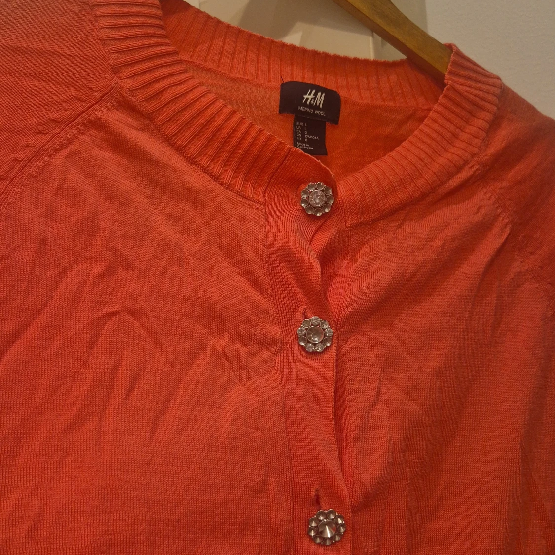 Korallröd kofta i merinoull från H&M