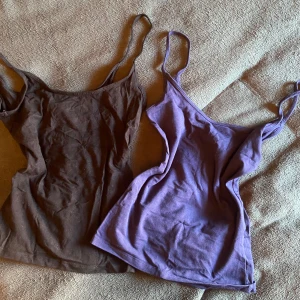 2stycken gina linnen  - Säljer en mörk blå och ett svart tajt linne från gina tricot, då de inte kommer till användning 💕 