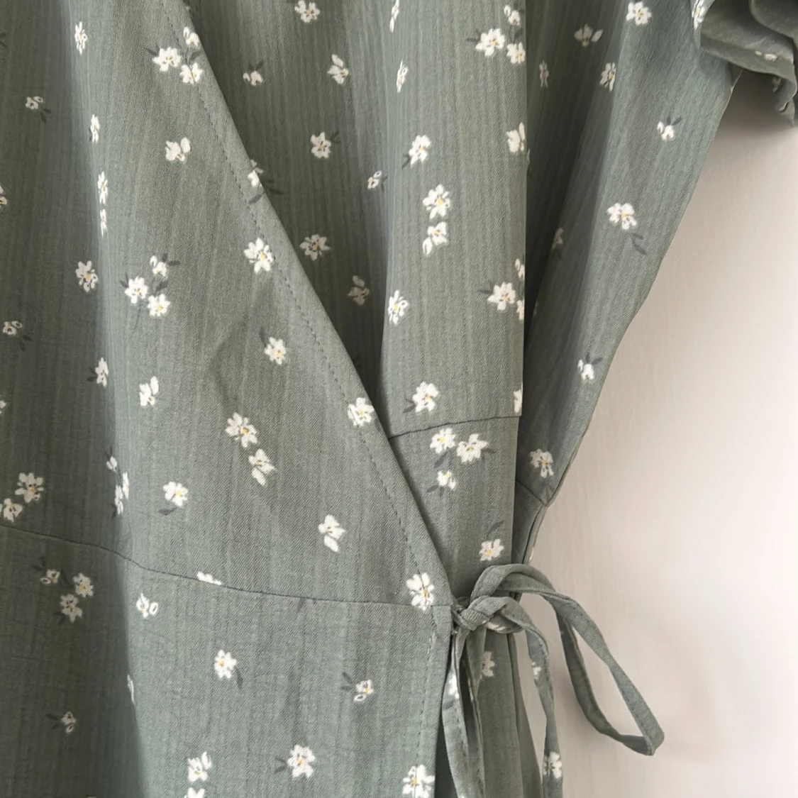 Grön blommig omlottklänning från Vila - 2