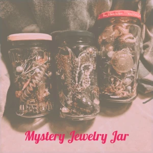 Jewelry Jar - Intressefrågan??? Jag har väldigt mycket second/nya smycken hemma som jag kan göra mystery jewelry jars av. Finns inte så stort utbud av detta i Sverige och tänkte om det finns intresse så kan jag sälja. Inte bestämt pris eller liknande men tänker mellan 200-600kr baserat på storlek. Skriv gärna om det finns intresse!