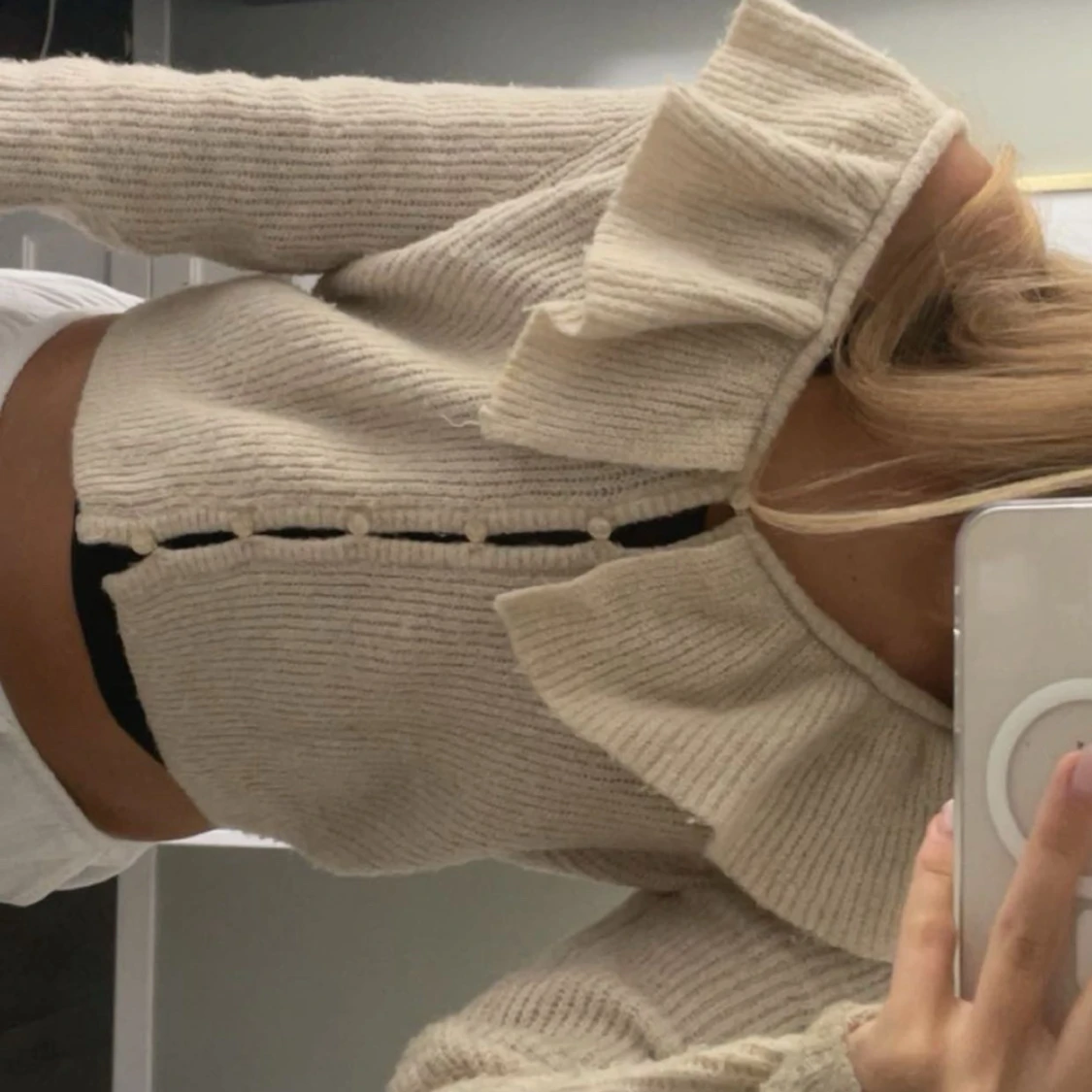 Beige kofta med volangkrage  H&M - 1