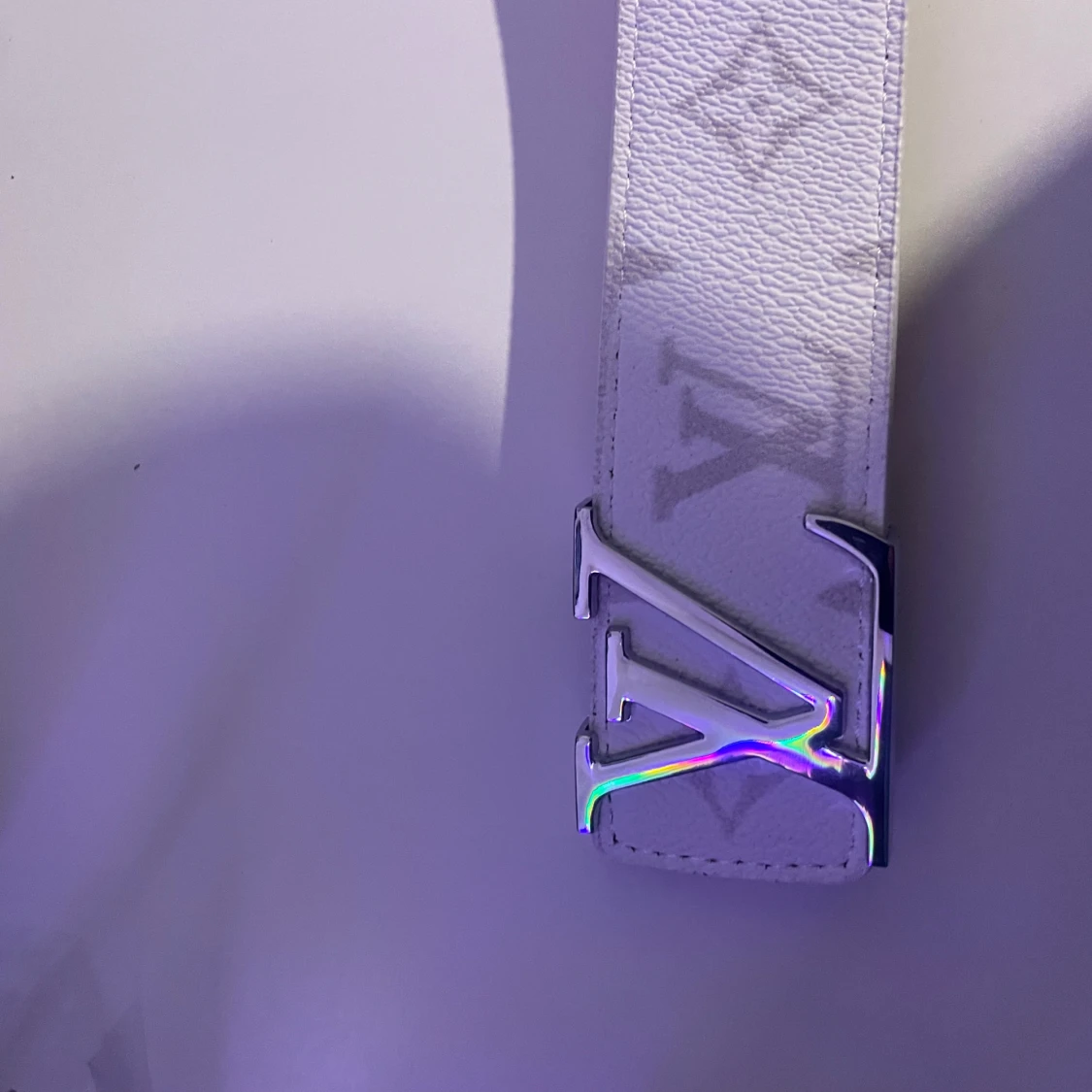 Vit  skärp med silverdetaljer  - 4