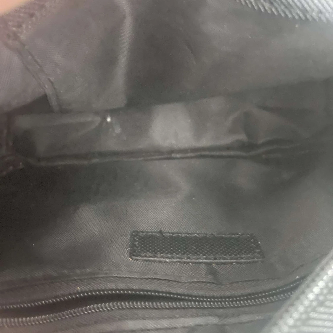 Svart axelväska från Lacoste - 4