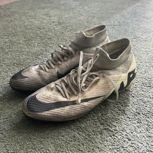 Nike Mercurial fotbollsskor - Använda men ingen skada! Storlek 42