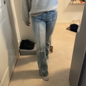Madlady low waist bootcut jeans 🩵 - Använda men fortfarande mycket bra skick! Längden är i Regular