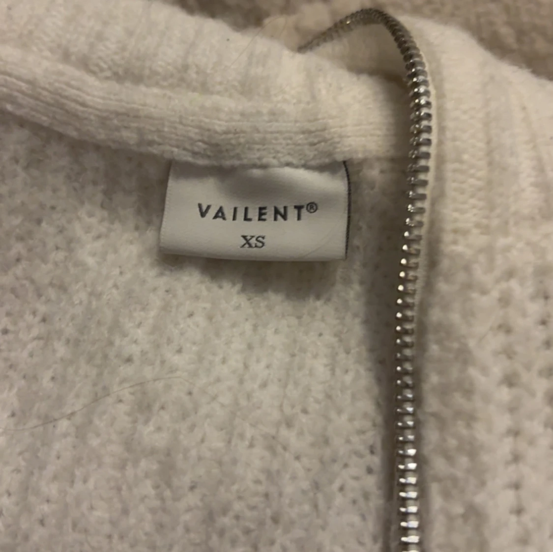 Vit stickad kofta från Vailent - 1