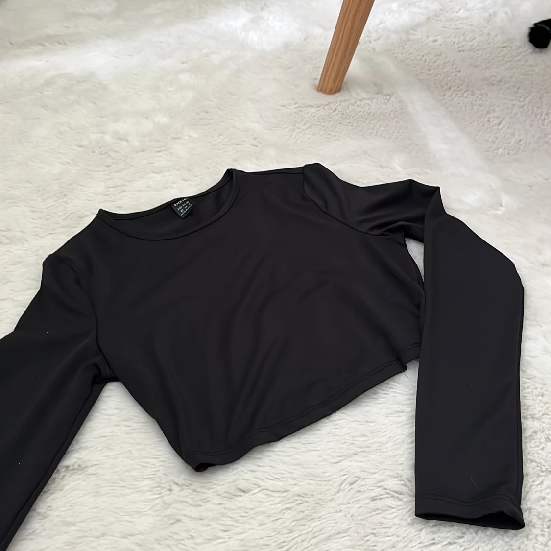 Svart croppad långärmad topp från SHEIN - 3