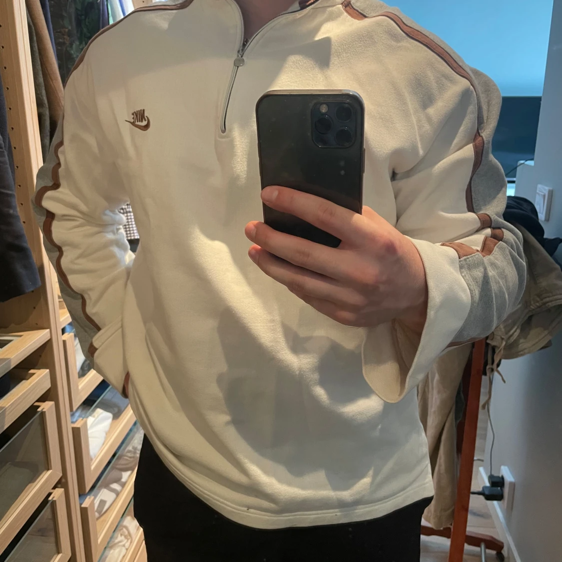 Vit långärmad vintage tröja med dragkedja från Nike - 2