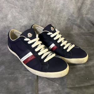 Moncler monaco sneaker - Mycket fint skick | Size 44  | fraktar spårbart inom 24 timmar med PostNord eller instabox | inget og medföljer 