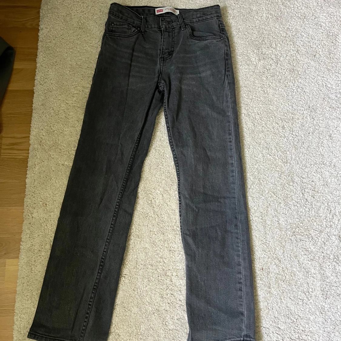 Grå jeansbyxor Levis 551Z Authentic Straight - 4