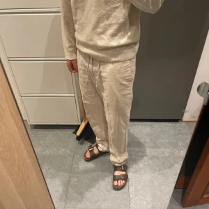 Beiga linnebyxor  - Raka linnebyxor från HM