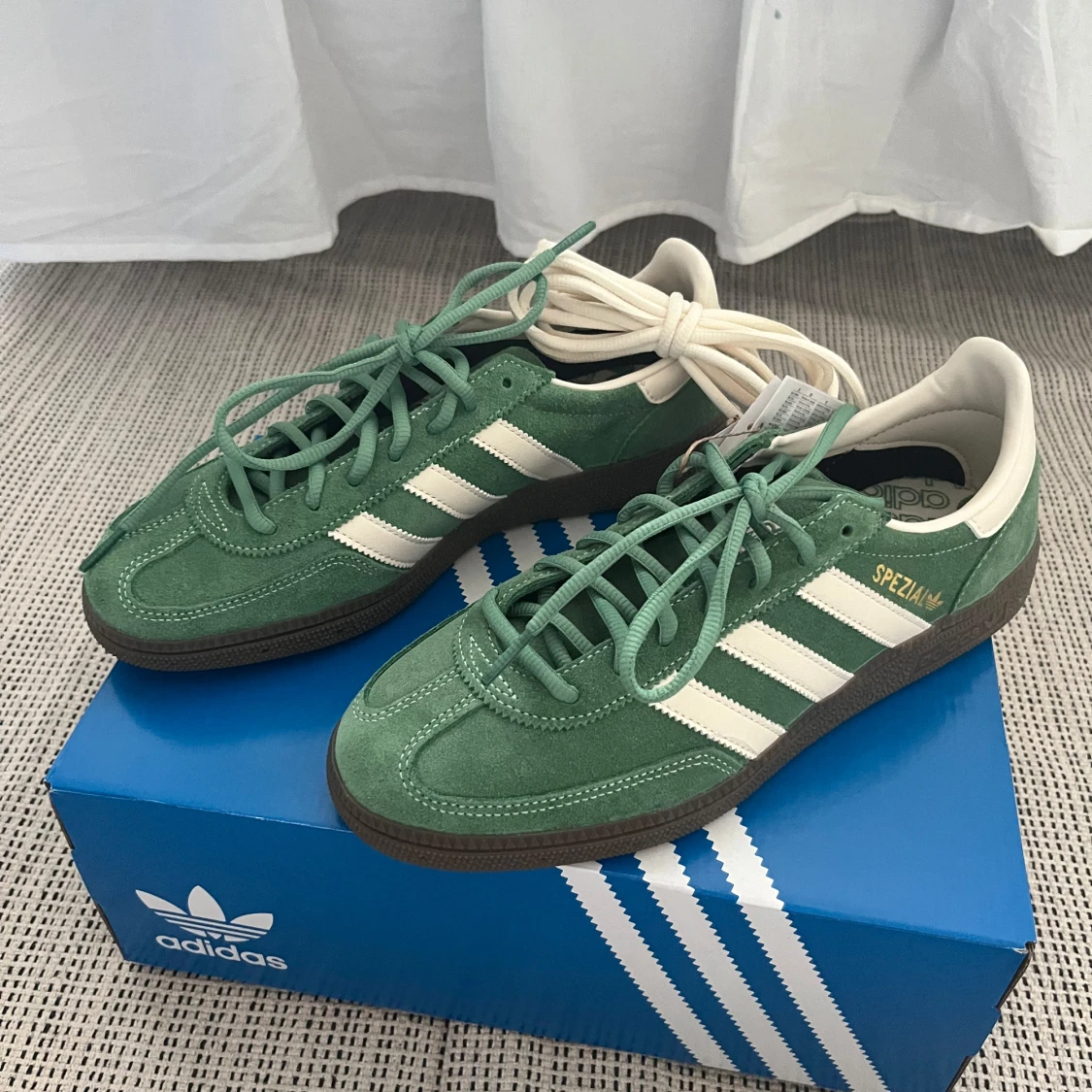 Helt NYA Adidas Spezial gröna sneakers - 2