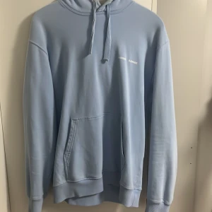 Samsøe Samsøe Hoodie - Säljer en ljusblå hoodie från Samsøe Samsøe. Mycket bra kvalité och skick!