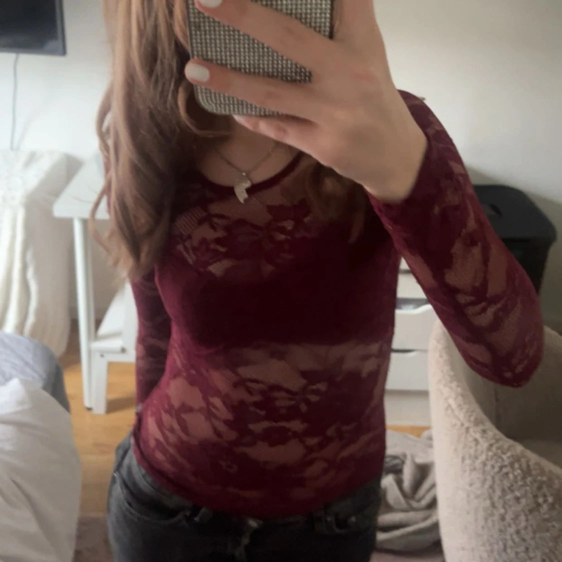 Vinröd spetsblus med lång ärm