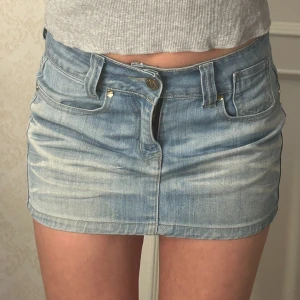 Jeanskjol - Jätte söt minikjol! Den vintage och har inget speciellt märke💓💓