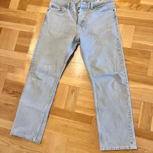 Weekday Space Relaxed Jeans - Baggy jeans från Weekday i modellen Space