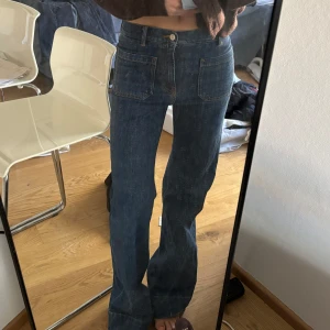 Blå bootcut jeans från jeanerica - Dessa jeanerica jeans är knappt använda! Nyskick. Säljer pga lite för stora.