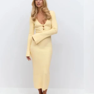 SÖKER!! - i storlek XS eller S