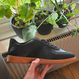 Maison margiela skor  - Hej säljer ett par Maison margiela skor som är oanvända 