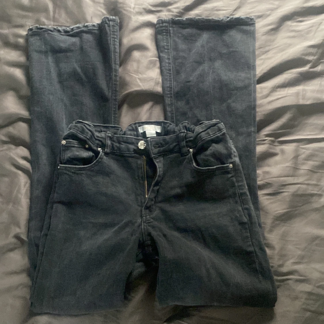 Svarta bootcut jeans