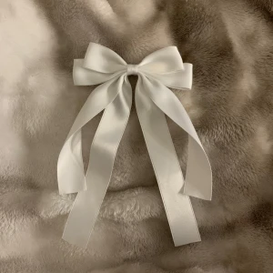 Roset som man kan ha i håret - såld