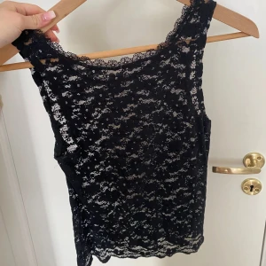 Spets topp - Säljer mitt spets linne från Gina tricot i strl 146/152