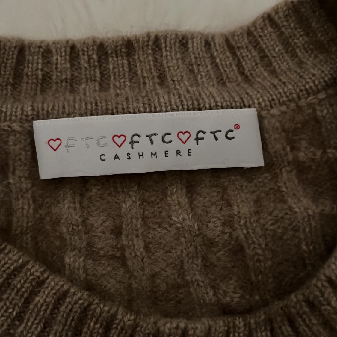 Beige kashmirtröja från FTC - 1