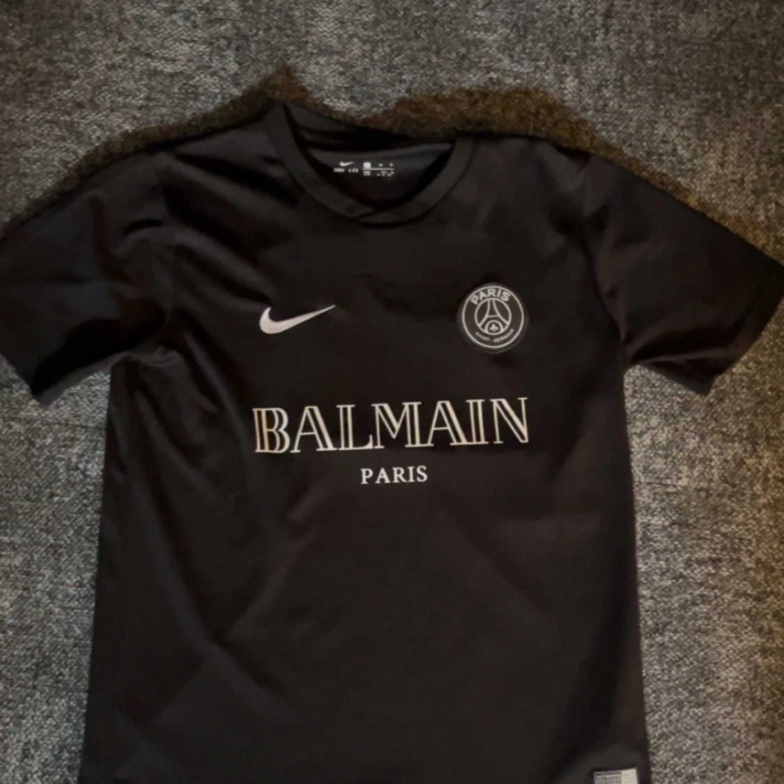 Svart PSG fotbollströja från Nike x Balmain