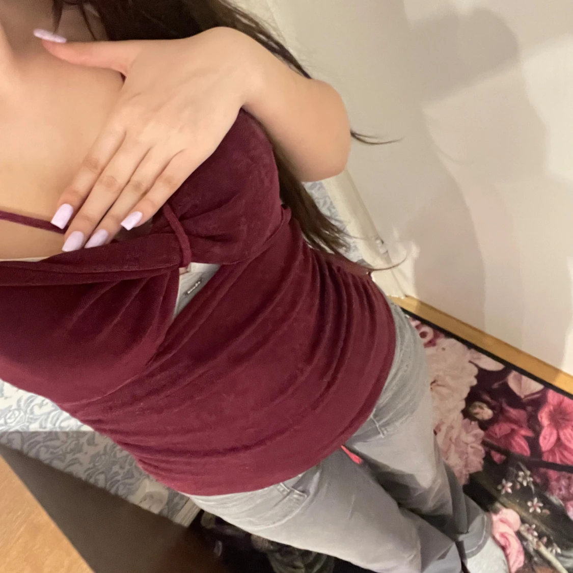 Vinröd croppad linnetopp från BikBok - 1