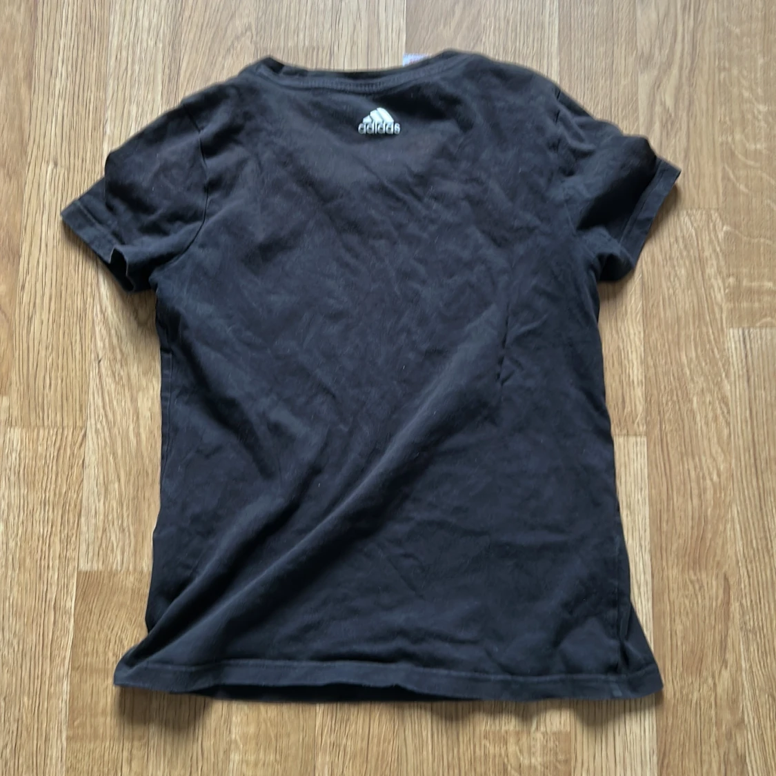 Svart t-shirt från Adidas - 1