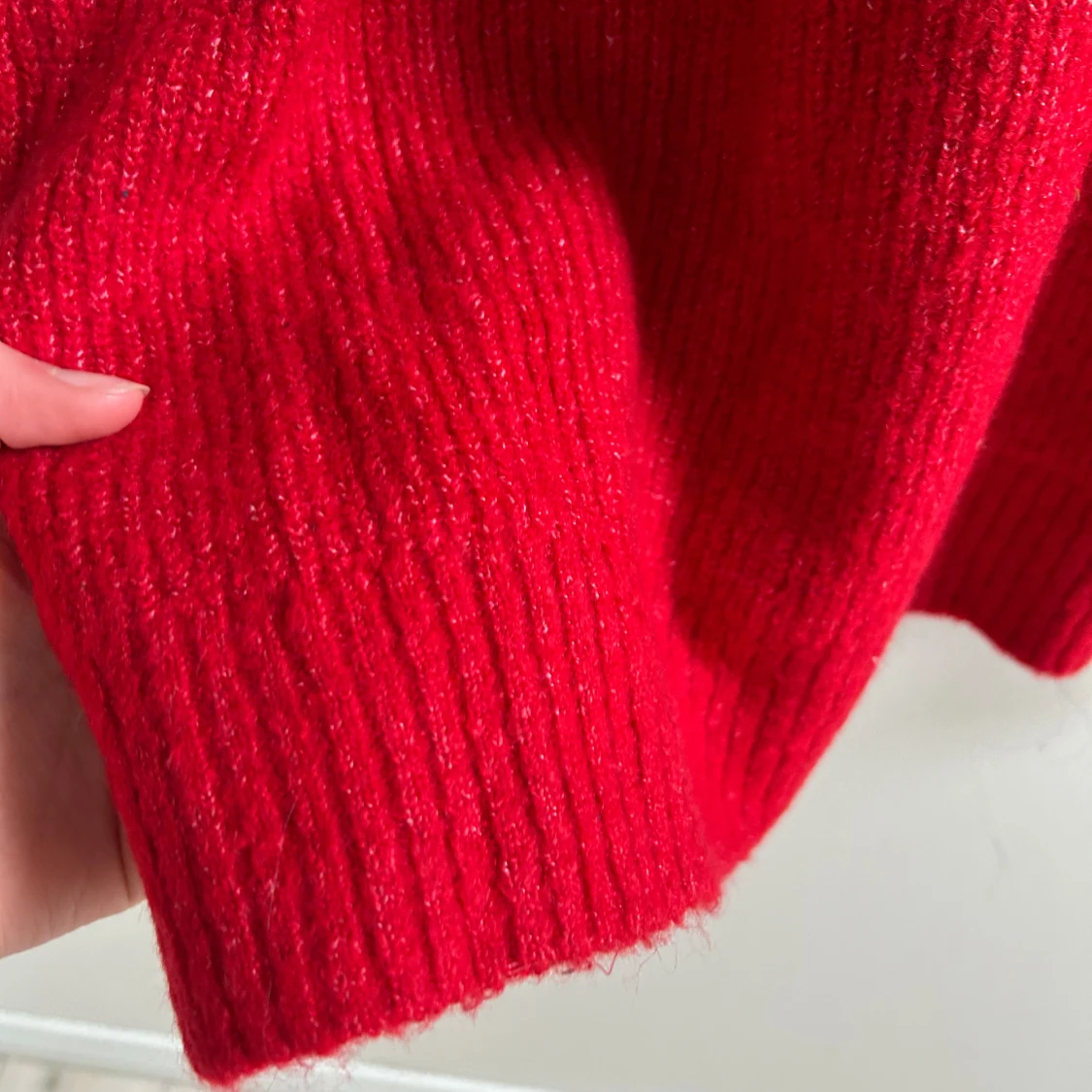 Röd stickad långklänning med polokrage - 3