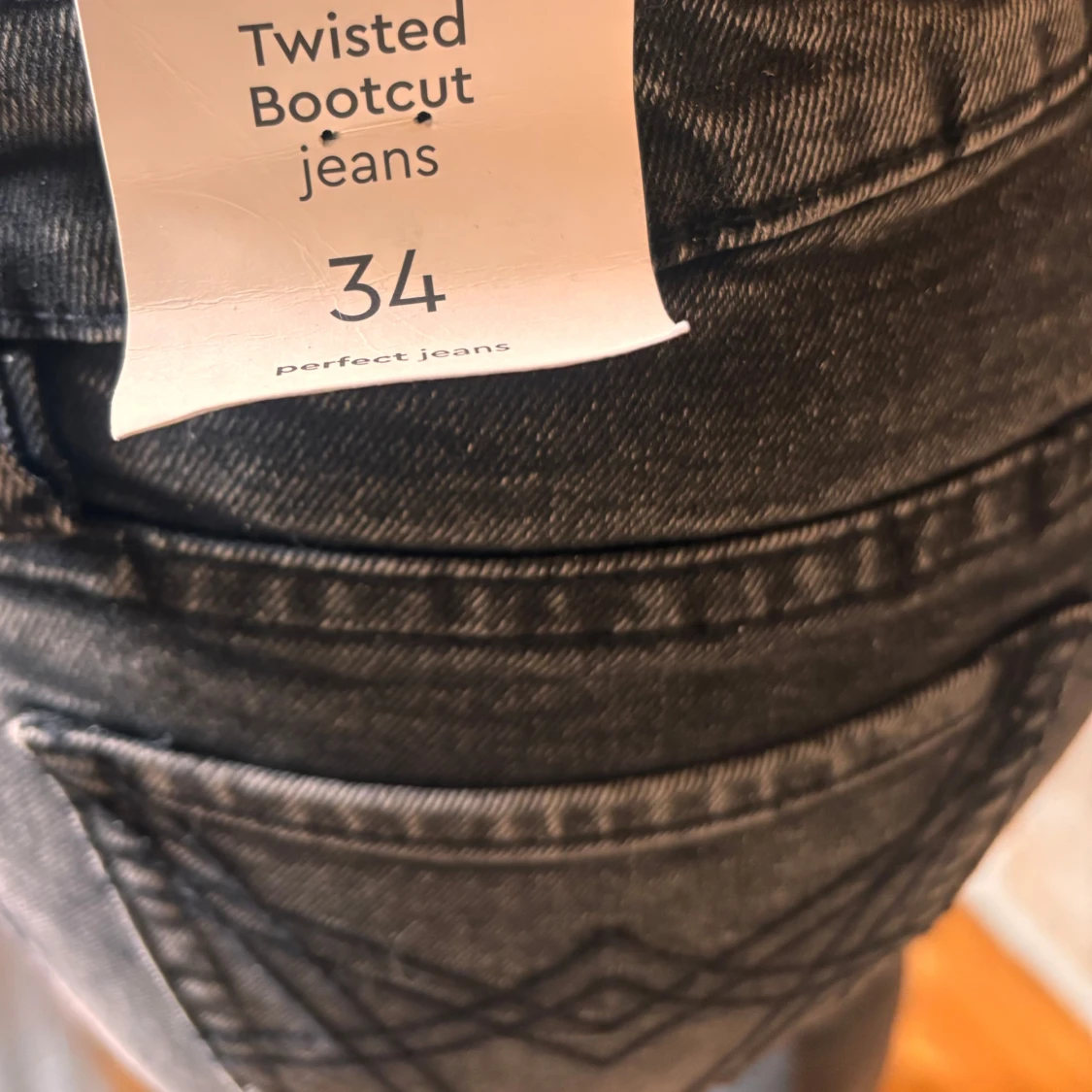 Svarta twisted bootcut jeans - 2