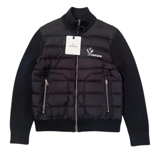 Moncler cardigan  - Moncler tricot Cardigan.   Size L and M available on the website Fashionels.com color: Black   very good condition like new! 