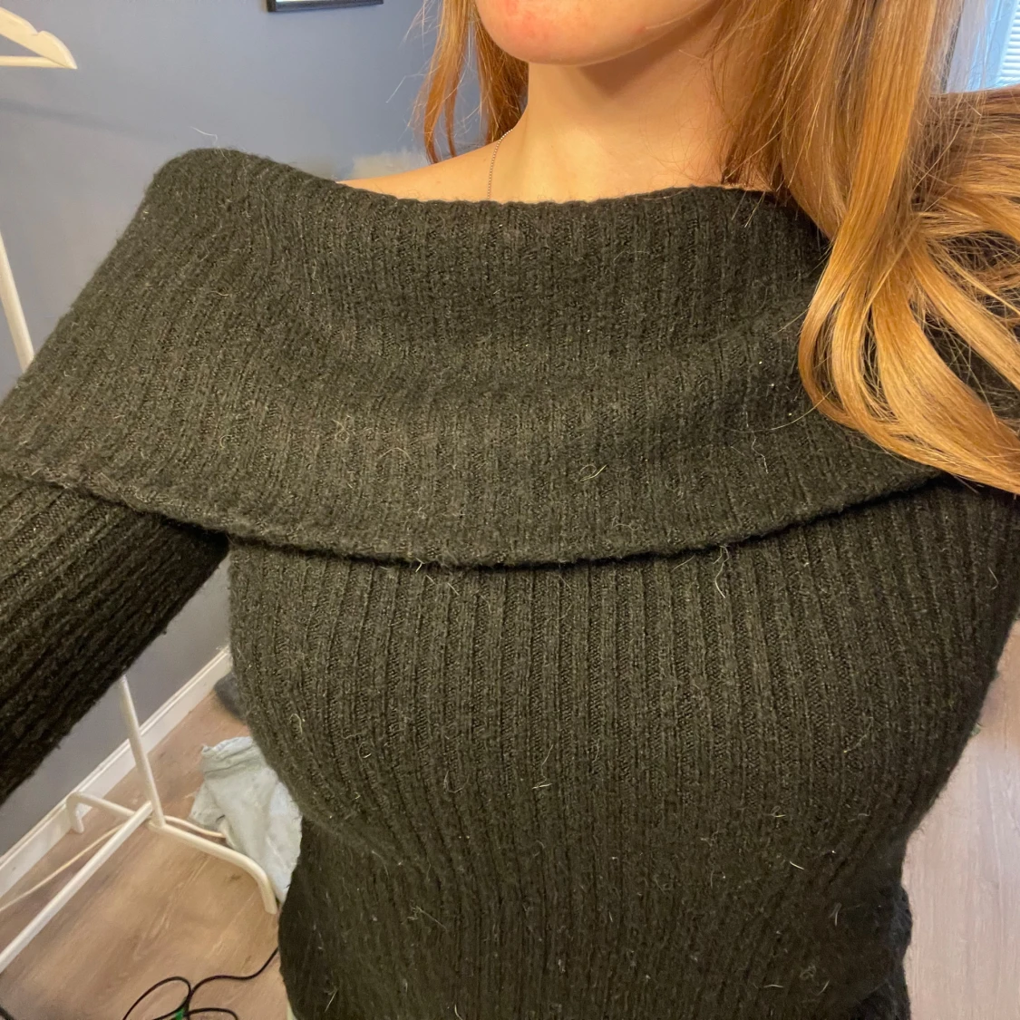Svart off shoulder tröja - 1