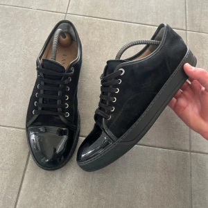 Lanvins - Mycket bra skick, storlek 44. Bara att höra av sig vid frågor eller funderingar🙌🏻