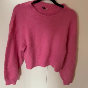 Mysig tröja - Jättemjuk och skön tröja ifrån HM. Aldrig använd.  🌸 fin rosa färg. Storlek M