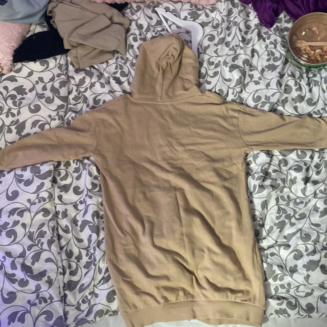 Beige hoodie med magficka - 1