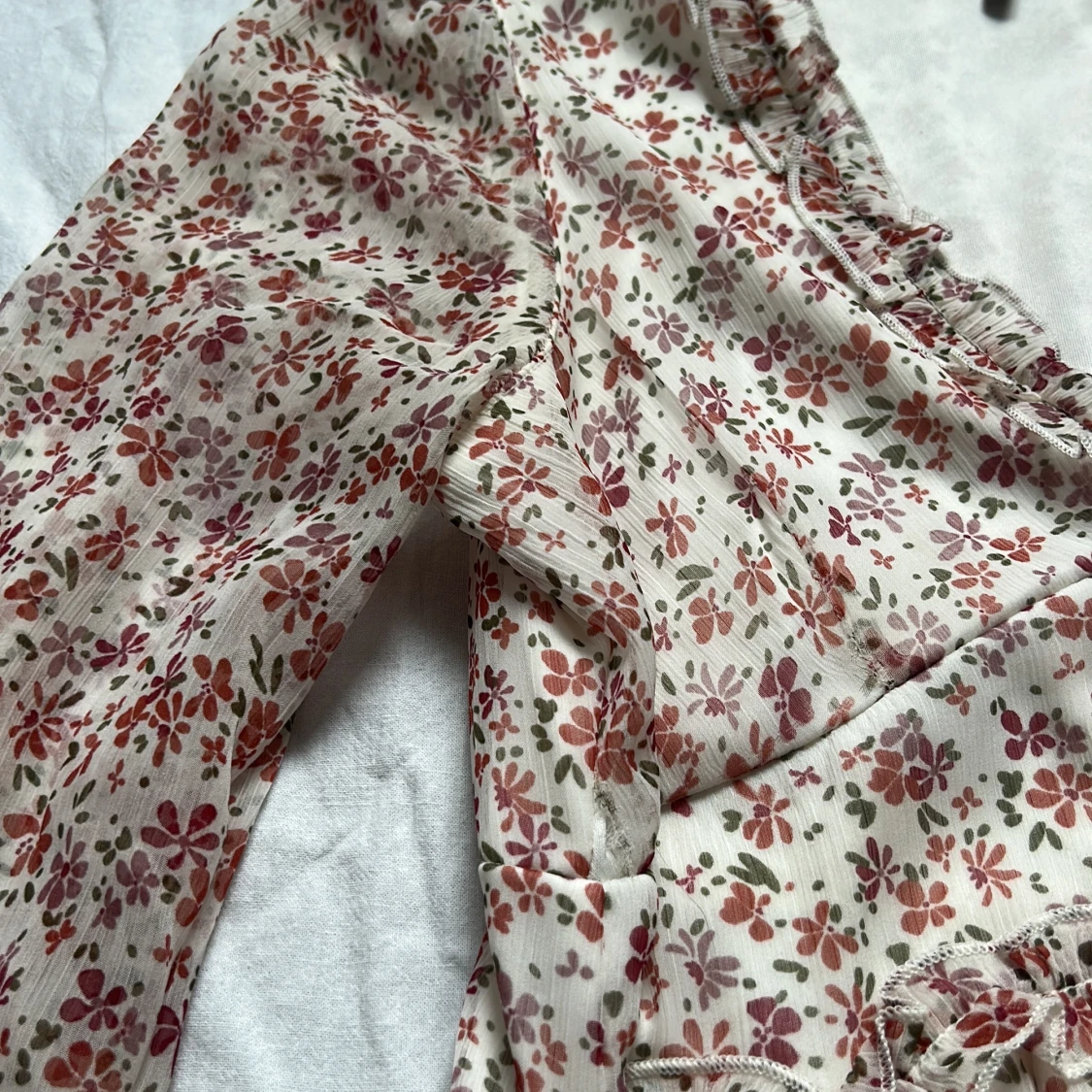 Blommig volangklänning från Vero Moda - 3