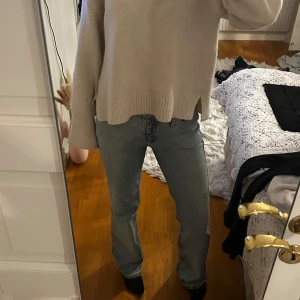 Ljusa jeans - Superfina stentvättade jeans från gant som jag tyvärr inte använder, de är stretchiga vilket är väldigt skönt💗