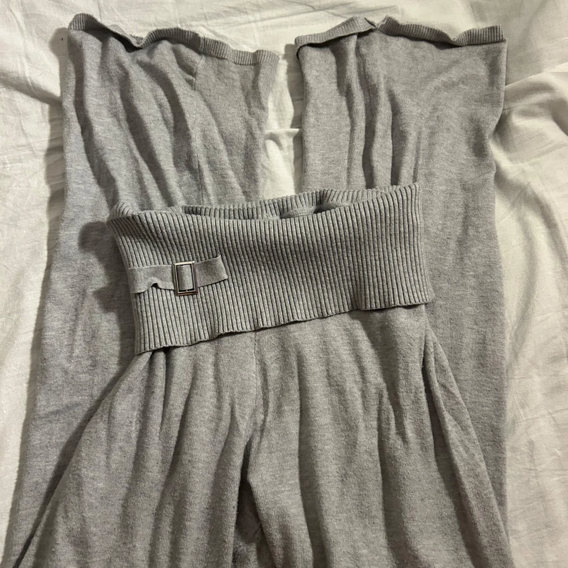 Grå hoodie med matchande byxor - 3